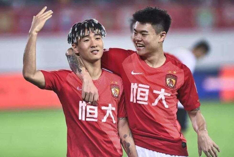 TA：德布劳内改变饮食和运动习惯，以确保长时间养伤不会影响他TheAthletic撰文谈到了德布劳内的话题，该文表示德布劳内改变饮食和运动习惯，以确保长时间养伤不会影响他。